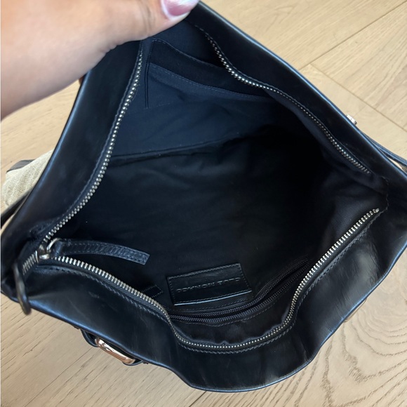 Leather and linen pouch - Picture 3 of 9